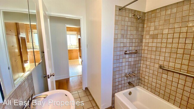 Foto del edificio - 3 br, 1 bath House - 1011 Ramona Ave.