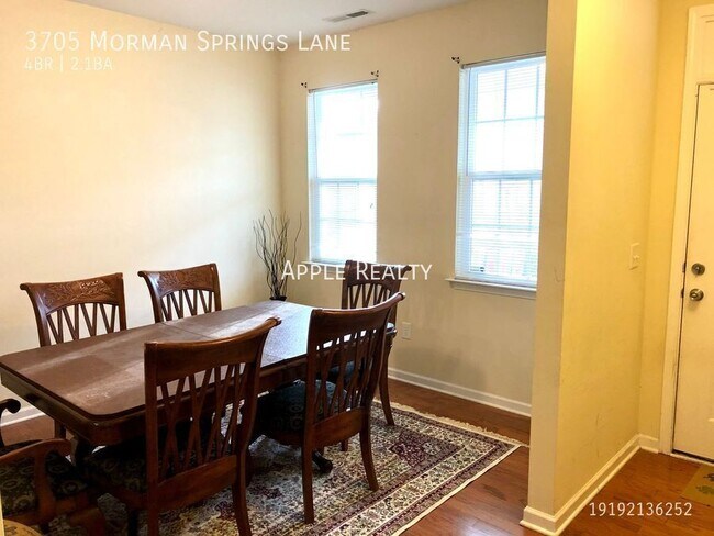 Foto del edificio - Beautiful 4 Bedroom Home Near Downtown Ral...