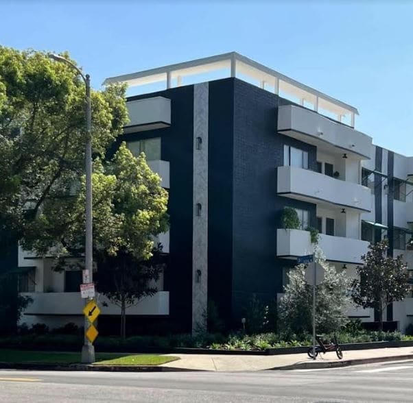 Building Photo - 310 S Almont Dr