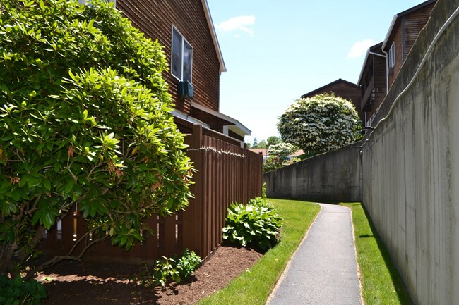 Foto del edificio - 200 Post Rd