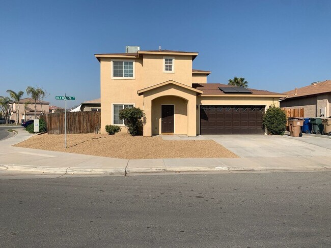 Building Photo - Eastside Bakersfield House