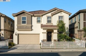 Building Photo - 2525 Modena Dr