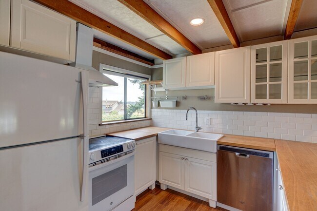 Foto del edificio - 2 Bed 2 Bath Country Home with Penn Cove View on 2.5 Acres