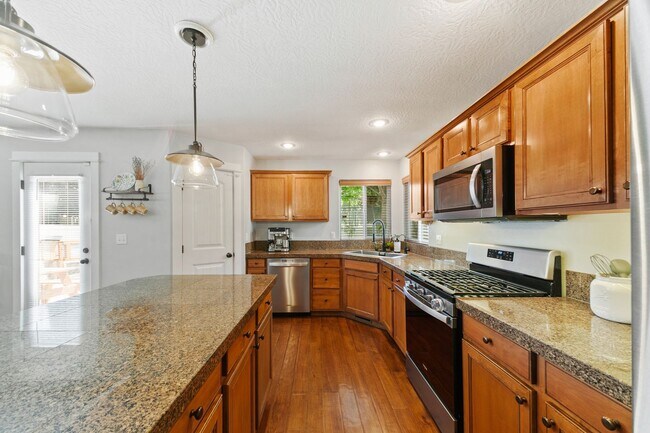 Foto del edificio - 5 Bedroom Home in Red Feather Estates - Me...