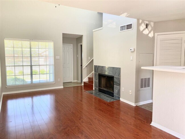 Building Photo - 2323 Fairwind Dr