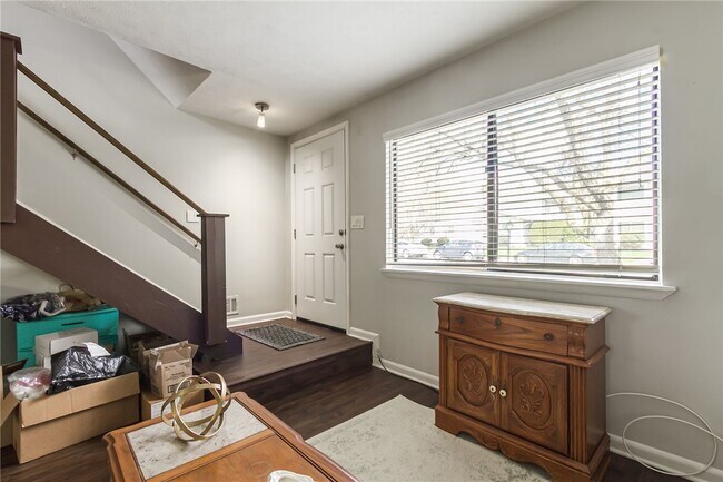 Foto del edificio - 644 Eastbrooke Ln