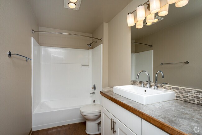 1HAB, 1BA - 750 ft² - Martin at Meadowdale