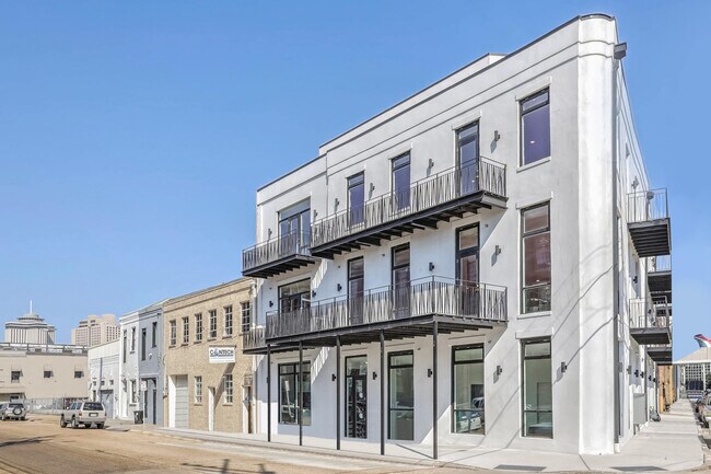 Building Photo - 1050 Annunciation St