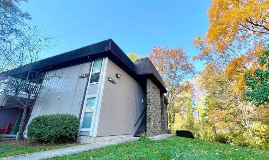 Foto principal - 5812 Royal Ridge Dr