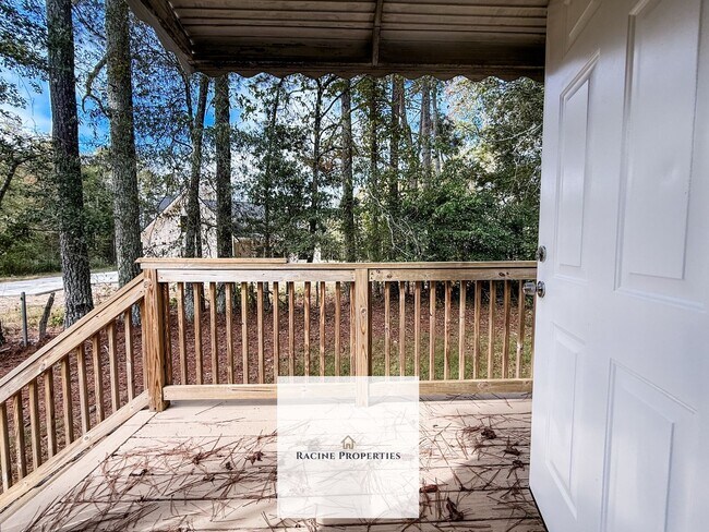 Building Photo - Country retreat in Piedmont!