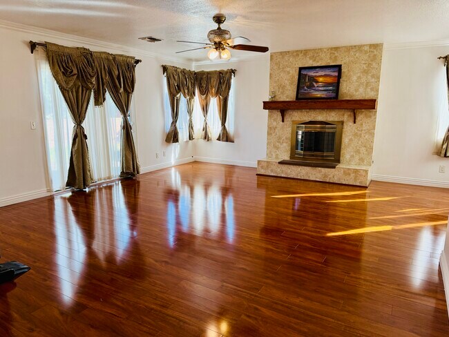 Foto del edificio - 6815 Sowell Ave