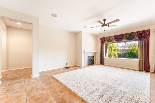 Foto del edificio - Spacious Home with Open Layout and Inviting Outdoor Space!