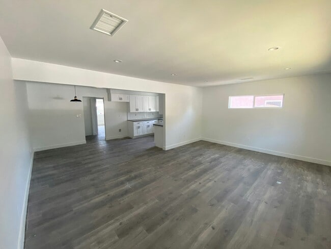 Foto del edificio - 150 N Roberto Ave