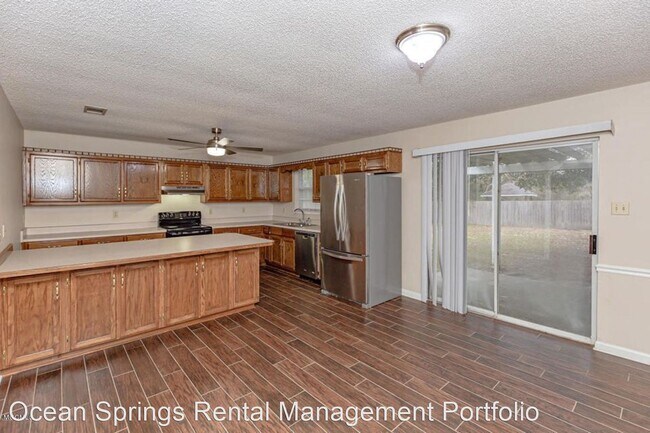 Building Photo - 3 br, 2 bath House - 2605 N 7th