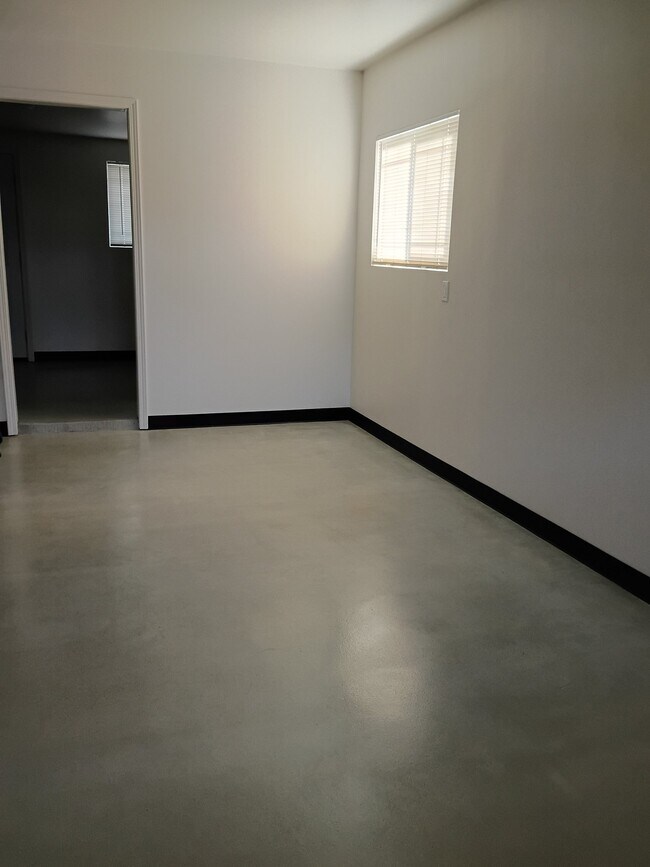 Building Photo - 41315 Sequoia Ln