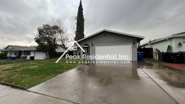 Foto del edificio - Very Nice Fair Oaks 3bd/2ba Home with 2 Ca...