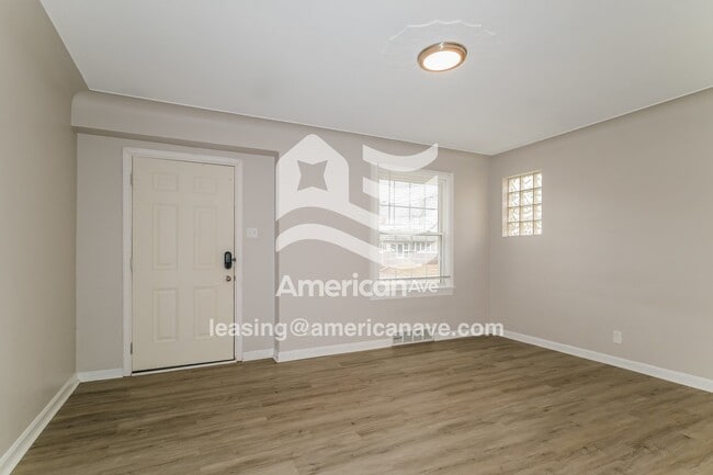 Building Photo - 2370 S Milton Ave