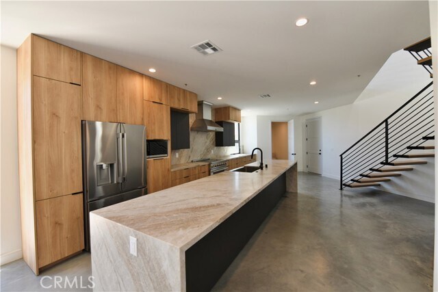 Foto del edificio - 243 Seal Beach Blvd