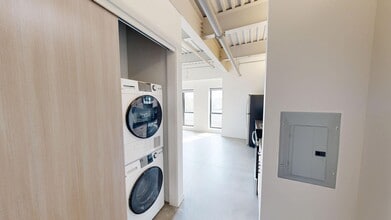 Interior Photo - 418 East Grand