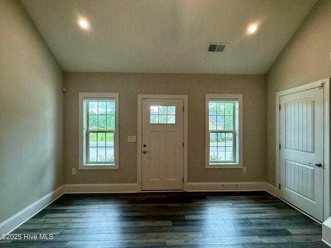 Building Photo - 204 Backspin Ln