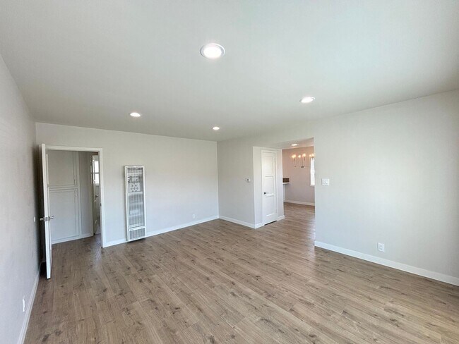 Foto del edificio - Beautifully Remodeled 3 Bedroom Home in Ci...