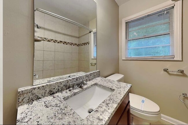 Building Photo - 2751 Flagstone Dr SE