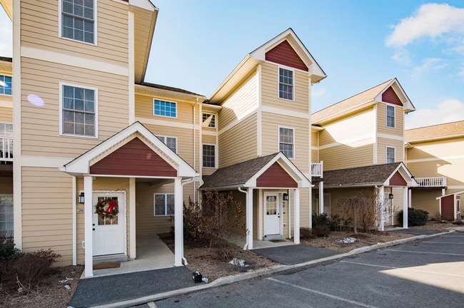 Building Photo - 300 Wedgewood Dr