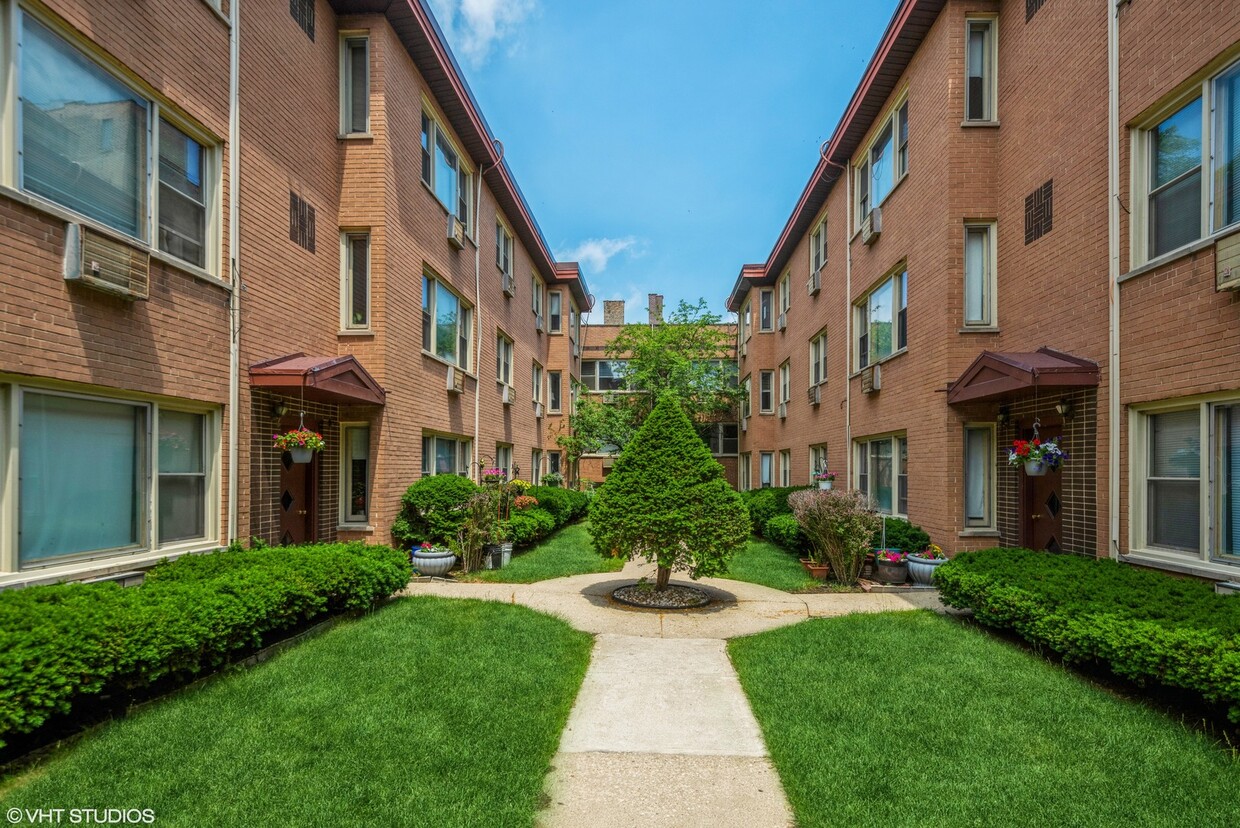 Primary Photo - 1320 W Lunt Ave