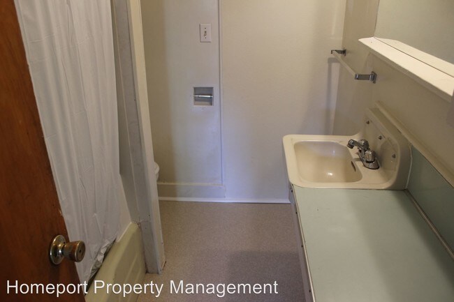 Building Photo - 3 br, 1 bath Apartment - 518 NW 14th Street
