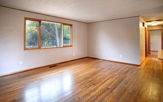 Photo - 950 NE 18th St House