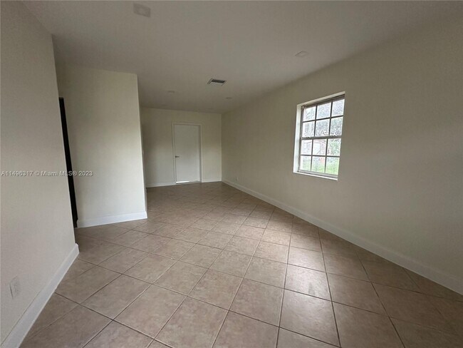 Building Photo - 7540 SW 35th St