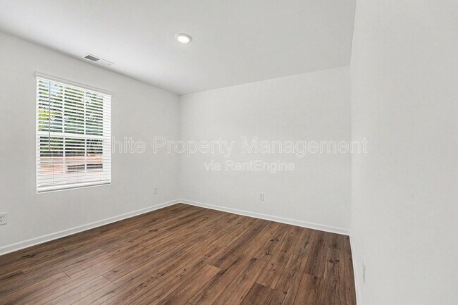 Foto del edificio - 368 W 18th St