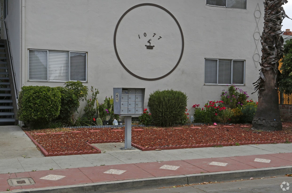 Building Photo - 1077 Eugene Ave