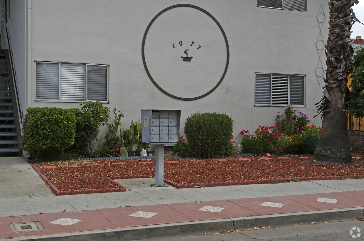Foto del edificio - 1077 Eugene Ave