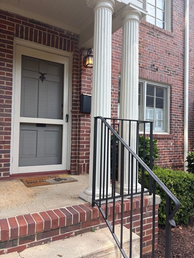 Cleveland Park - University Ridge Condo- 2 Bedroom 1 Bath - Cleveland Park - University Ridge Condo- 2 Bedroom 1 Bath