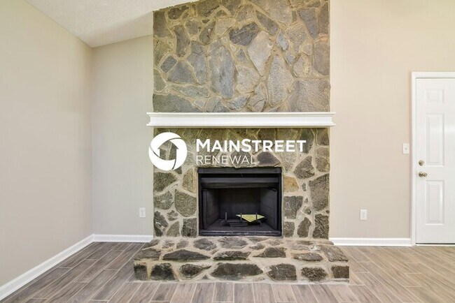 Foto del edificio - 3 Bedroom Pet-Friendly Home in Lithonia, GA with Main Street Renewal