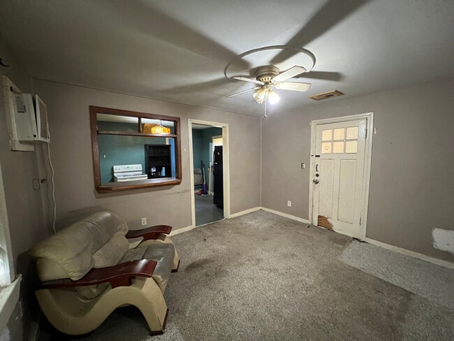 Foto del edificio - 706 Violet St