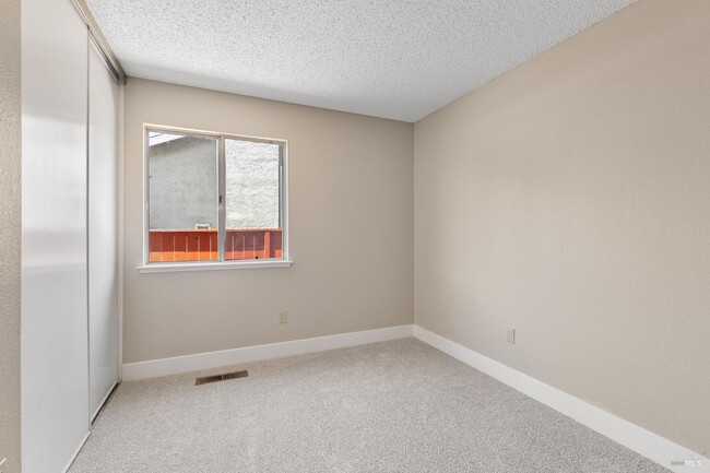 Building Photo - 828 Stoneridge Cir