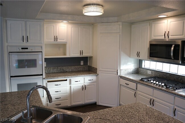 Foto del edificio - 3733 Deer Flats St