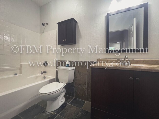 Foto del edificio - Hidden Creek Apartments, Unit E - Beautifu...