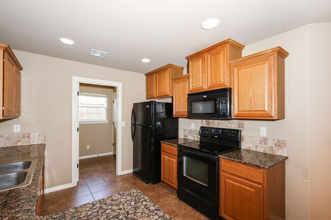 Building Photo - A Great West Fayetteville Home