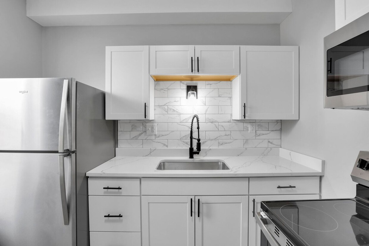 Foto principal - 124-126-126 E Morrill Ave