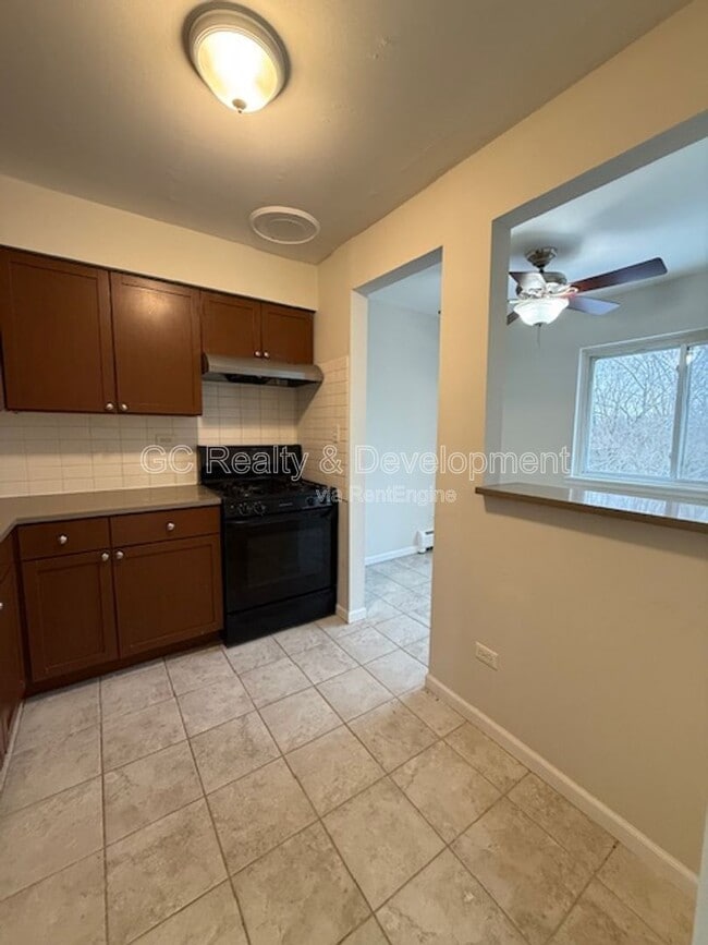 Building Photo - 834 College Blvd