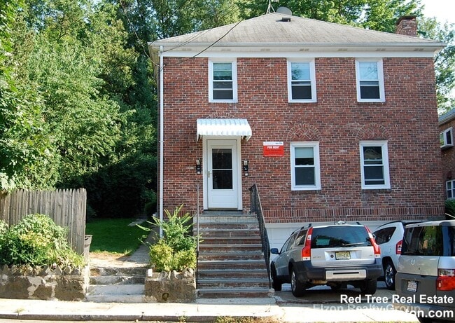 Building Photo - 93 Undine Rd