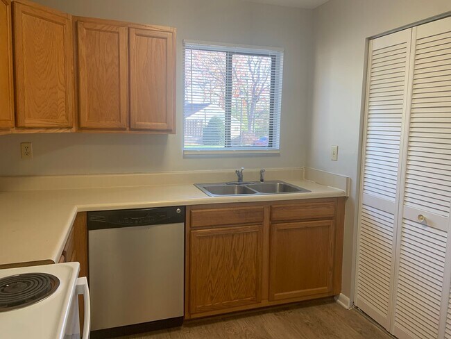 Foto del edificio - 3 BR/2 BA townhouse with neighborhood pool...