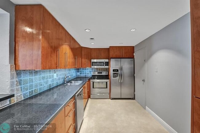 Building Photo - 4250 Galt Ocean Dr