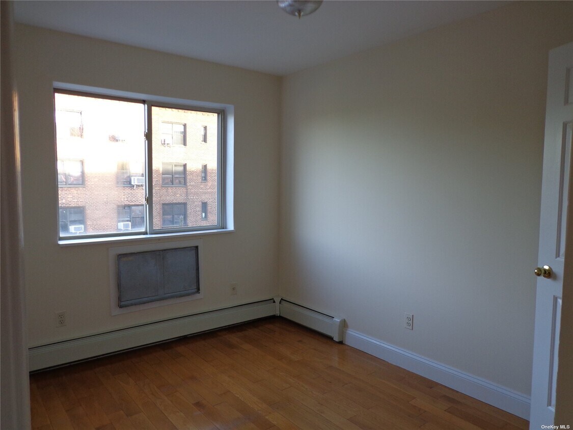 Building Photo - 141-39 Pershing Crescent