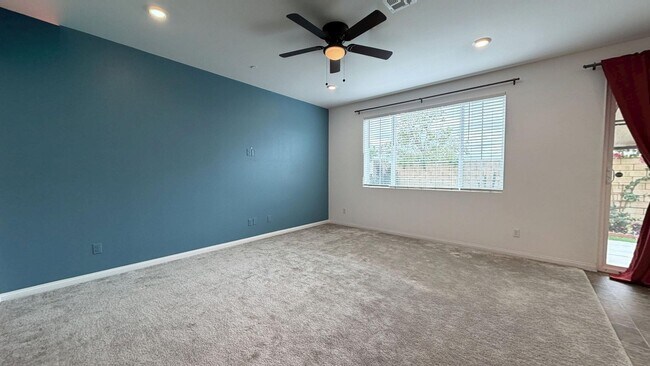 Foto del edificio - 1685 Camellia Ln