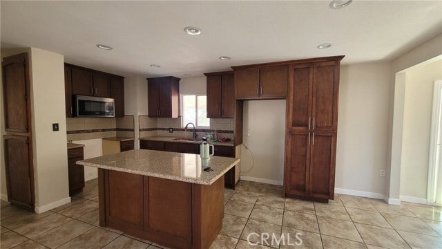 Foto del edificio - 10799 Redwood Ave
