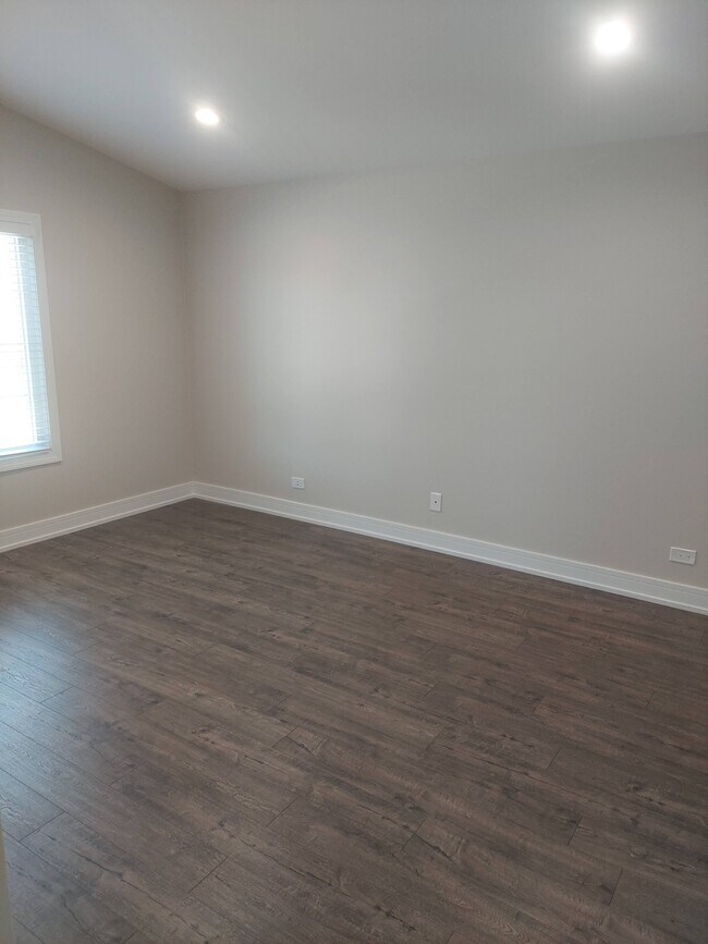 Master bedroom - 1735 Chesapeake Ln